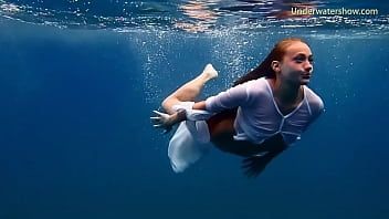 Reproduzir Querida doce tesão na piscina e lesbos no mar em tenerife