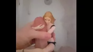 चलाएँ टाइनी डॉल ने मुझे शॉवर में झटका दिया - स्लो-मो और कमशॉट