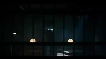 play Mann komplett gehäutet in der Filmszene