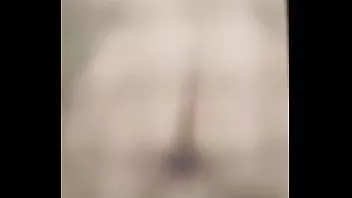 Afspelen Mama rijdt graag op haar dildo onder de douche
