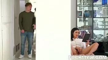 تشغيل Out of touch بيني باربر ، جوشوا لويس