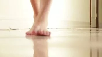 تشغيل مثليات لعق القدمين وتمتص أصابع القدم مع سخيف القدم والأكل كس