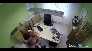 Redare O tânără plină de farmec este zdrobită de bucurie