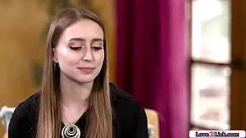 Abspielen Latina Teen gibt ihrem Arzt einen Rimjob