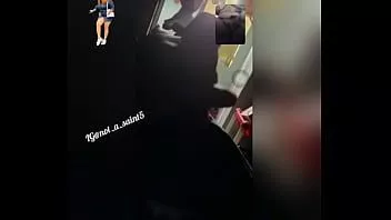 播放 他在私人视频通话中对着我性感的裸体自慰