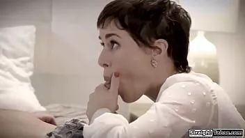 play Tipul se ia cu milf-ul ca soția lui este lângă ei