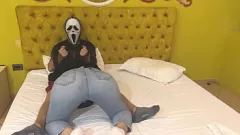 播放 鬼脸的万圣节款待：激烈的深喉口交