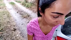 Играть Наказание в публичной школе: Майя получает минет большого члена в багажник