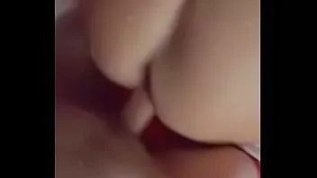 تشغيل الغش كس الأطفال الصرير على الرجل السمين رجل آخر (حلقي)