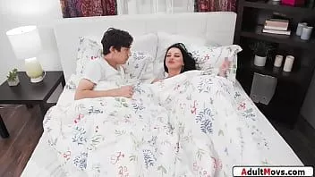 चलाएँ छोटा बस्टी सौतेली बहन भाड़ में जाओ करने के लिए fucks