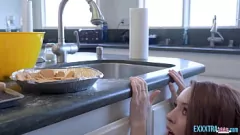 play Petite Teen Madi Collins a futut tare în realitate porno