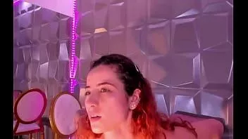 تشغيل Camgirl titfuck مع الثدي الزيتية المثالية ونائب الرئيس
