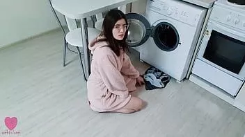 play Kakak tiri saya tidak terjebak di mesin cuci dan menangkap saya ketika saya ingin meniduri vaginanya