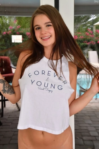 Pornostar Sky Wonderland