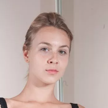 Порнозвезда Alecia Fox