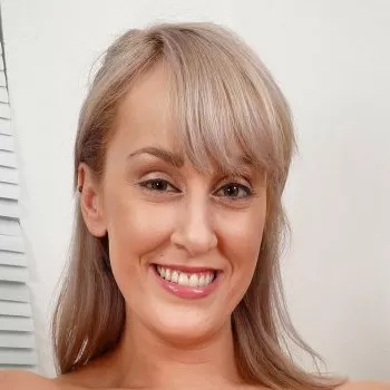 Pornostar Maxim Law